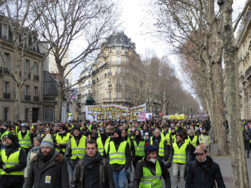 Kansa vastaan poliisi, hallinto ja Macron