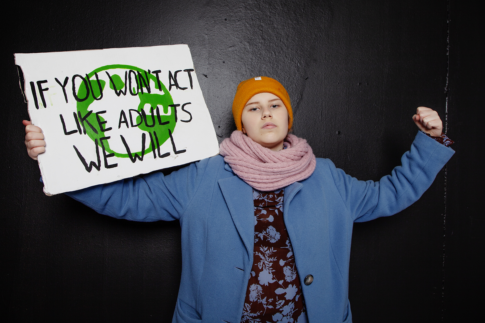 Falenius pitelee käsissään