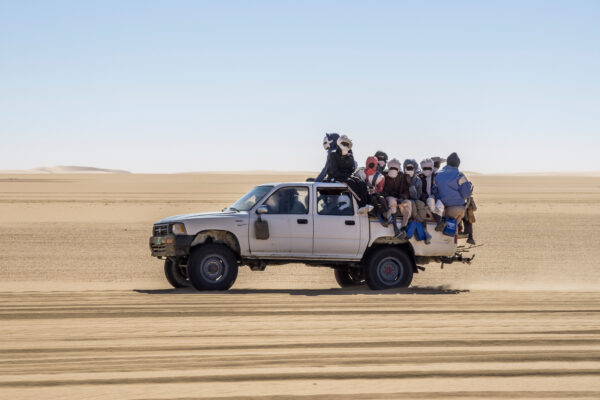 kuva02__migrants-crossing-sahara-desert-into-600w-1287858313