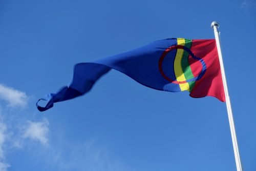 Yli puolet saamelaislapsista jää vaille saamen kielen opetusta – “Etenkin kotiseutualueen ulkopuolella asuvien kielelliset oikeudet eivät toteudu”