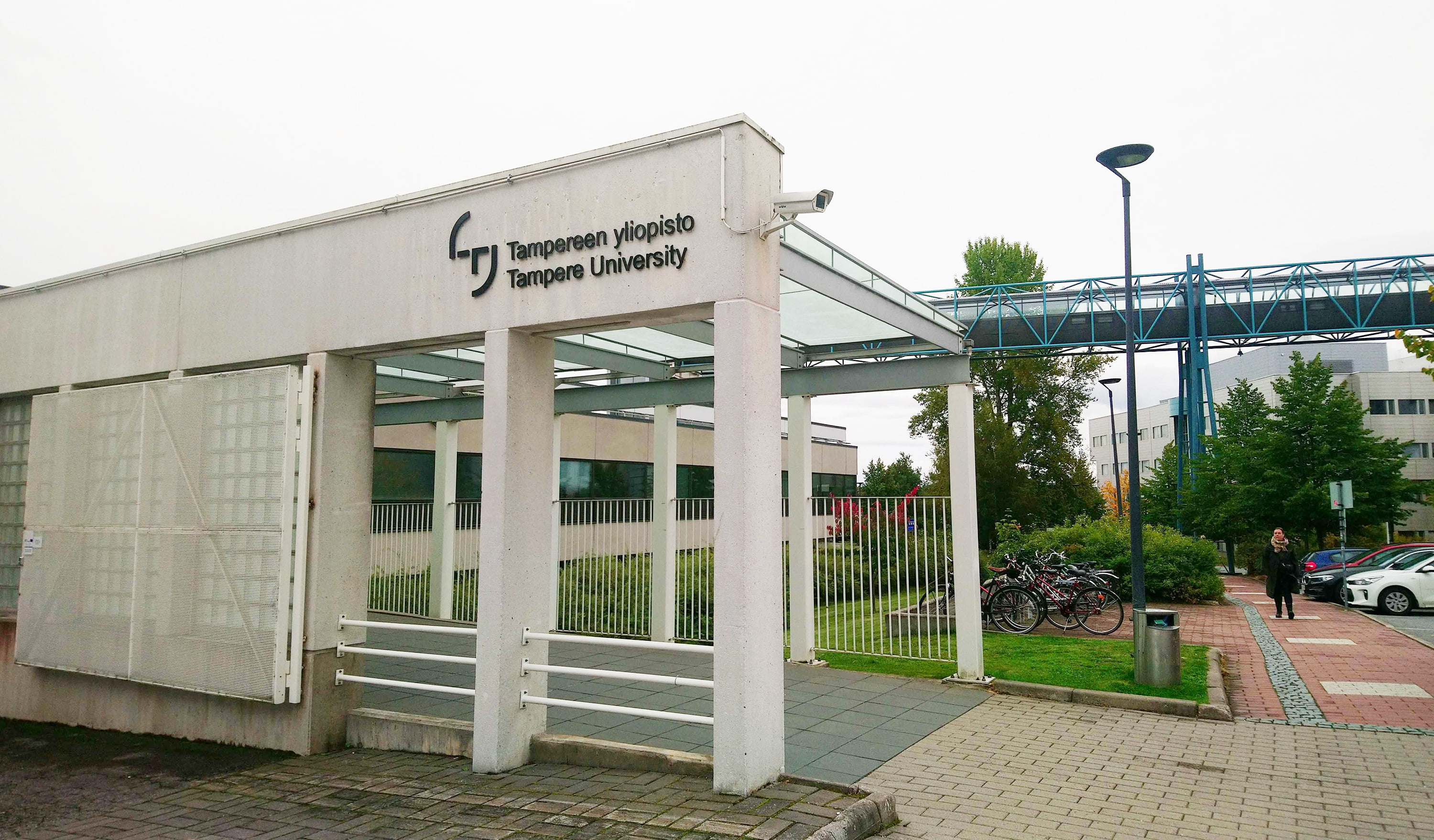 Kuva Tampereen yliopiston keskustakampuksesta ulkopuolelta.