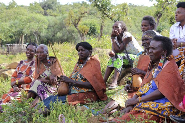 Endorois-naisia EIWEN-järjestön koulutustilaisuudessa Baringon piirikunnassa Keniassa. Christine Kandie istumassa kuvan vasemmassa reunassa_Kuvaaja EIWEN
