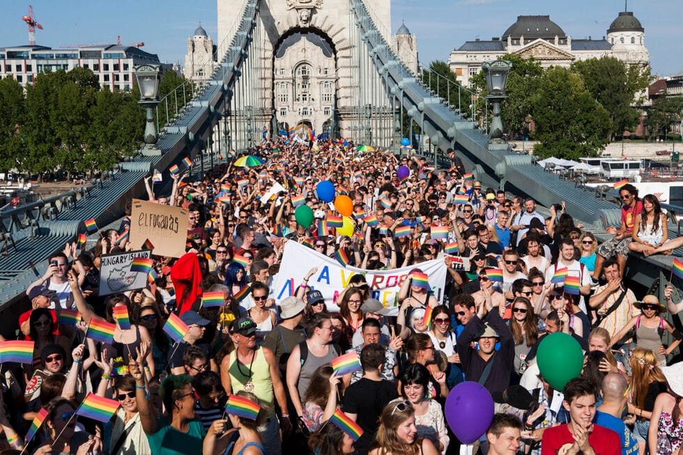 Kuvassa pride-kulkue Budapestissa.