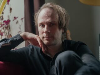 Lauri-Matti Parppei katsoo kameraan. Kuvaaja Alexandre Kallio