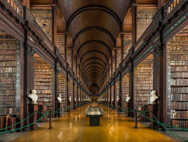 8192px-Long_Room_Interior,_Trinity_College_Dublin,_Ireland_-_Diliff