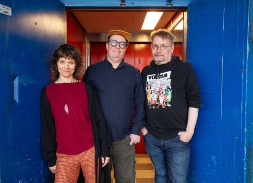 Liekehtivät vai välittävät lähiöt – miten koreografi ja antropologi näkevät naapurustojen maailman? teatterinpolitiikkaa27102025