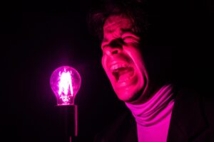 Teatteri Telakan näytelmässä kuolema tukahduttaa intohimot ja riiston 54838337784-368a537bbf-k