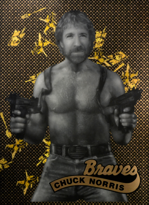 Kukapa olisikaan parempi mannekiini asekauppiaille, kuin afaurosten alfauros, itse Chuck Norris. Norris on tosin viime vuosina vaihtanut toimintasankarin roolista enemmän meemisankarin rooliin, mutta näkyvää hommaa sekin.