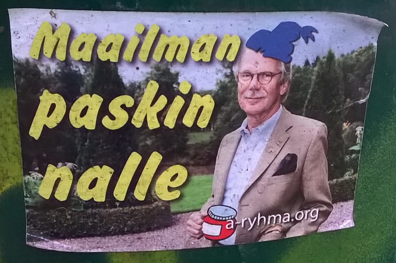 Vaikka tässä kirjoituksessa ei pitänyt puhua Nallesta, niin menköön tämän kerran. Tämä on kuitenkin klassikko ja näitä tarroja näkyy katukuvassa yhä.