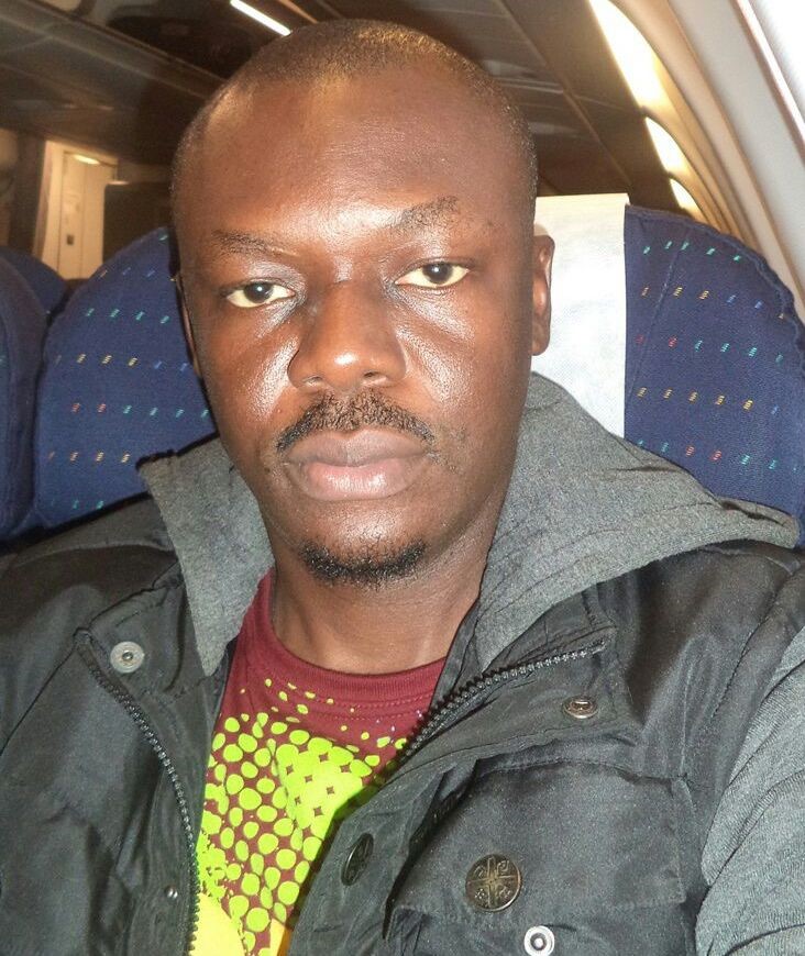 Tekstin kirjoittaja Philip Jakpor on toimittaja ja aktivisti Nigerian väkirikkaimmasta kaupungista, Lagosista. Työssään Philip on muun muassa kouluttanut satoja nigerialaisia toimittajia kirjoittamaan ilmastoaiheista asiantuntevasti ja ymmärrettävästi.