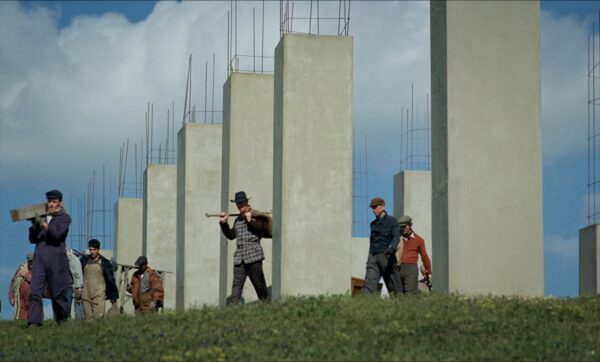Kolmen Oscarin The Brutalist on suureellinen elokuva, jossa muoto on lopulta sisältöä painavampaa brutalist
