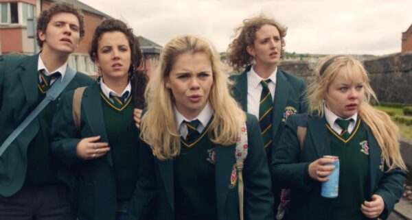 Marras-joulukuun TV-tärpit derry-girls-1