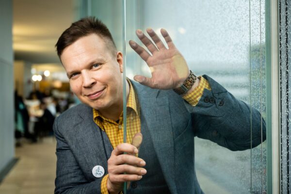 Tarvitsemme mielikuvitusta, tarvitsemme lastenkirjallisuutta! hytonen-ville-2023-01-s