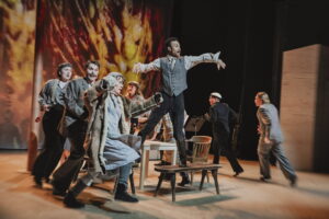 Nuorten näyttelijöiden energia kohtaa Tampereen Työväen Teatterissa vuoden 1969 teatteritapauksen hyvasti-mansikki-1-300-dpi