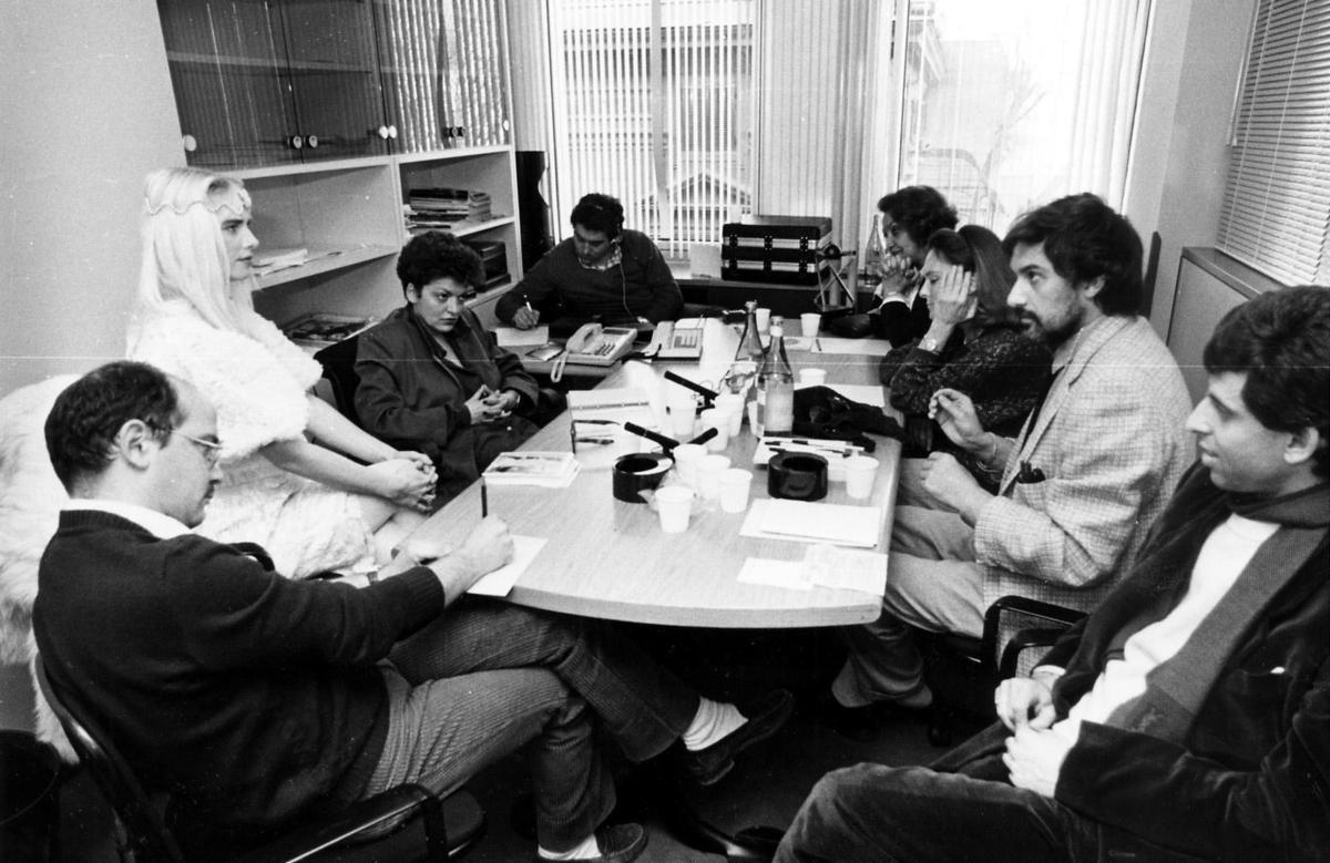 Kuva: ilona Staller ja radikaalifeministi Roberta Tatafiore Radikaalipuolue PR:n kokouksessa, 1987.