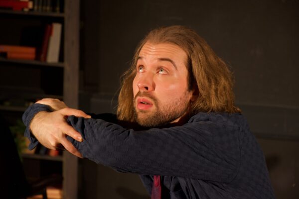 Teatteria yhdestä matkalaukusta nicholas-alder-1-varya