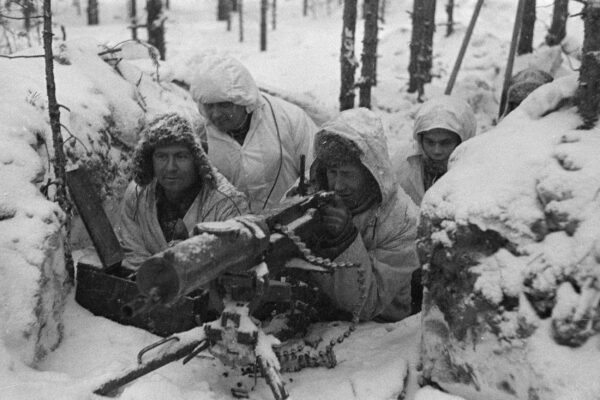 Neljä viikkoa maanpuolustuskurssilla sai pohtimaan, mitä puolustamme, kun puolustamme Suomea? pyssymiehet