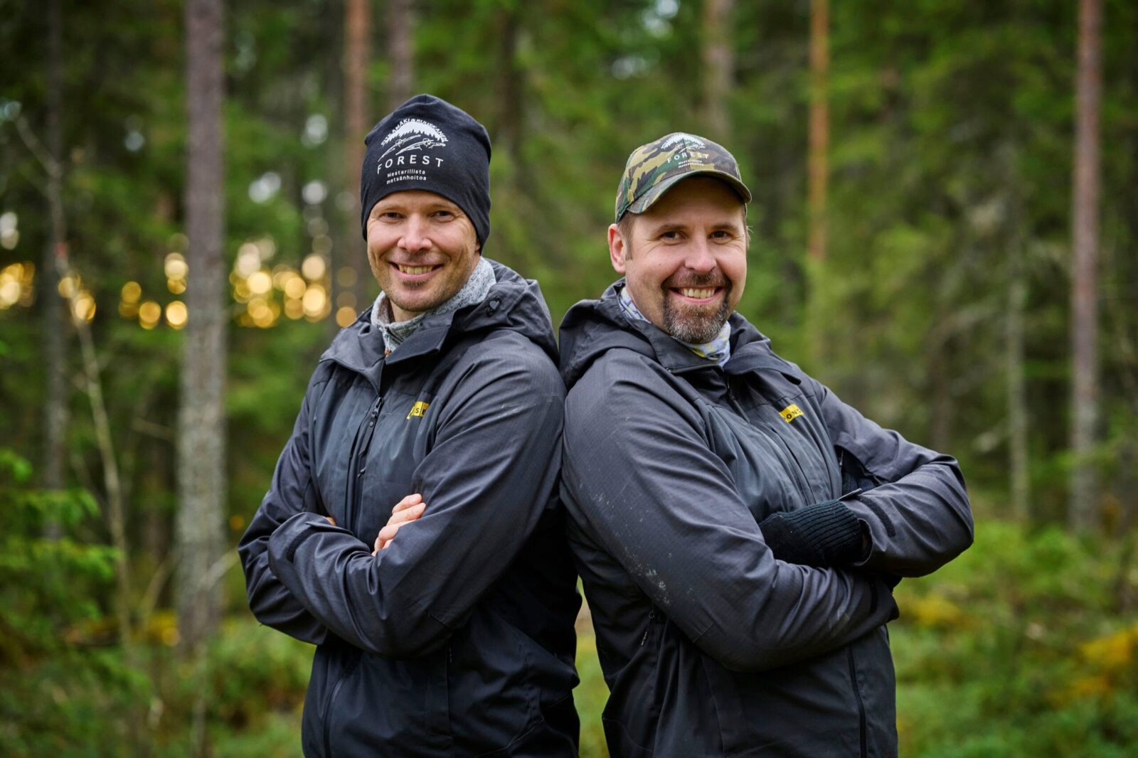 tero pitkämäki ja antti ruuskanen katsovat kameraan