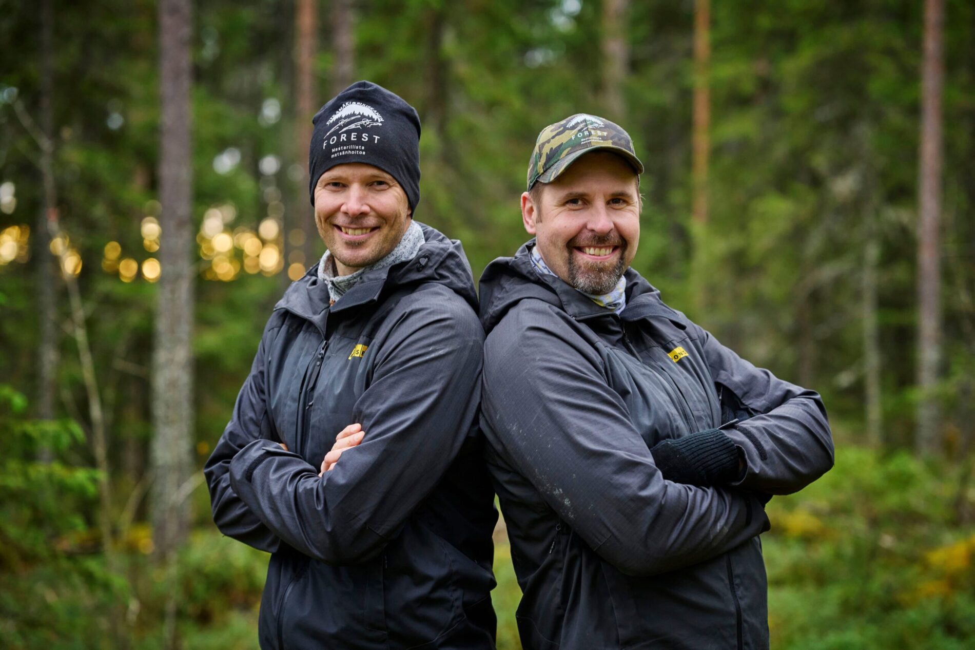 tero pitkämäki ja antti ruuskanen katsovat kameraan