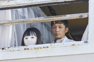 Japanilaisessa kauhujännärissä päädytään hyvin aikein hirviömäisiin tekoihin thegoodfather-screen11