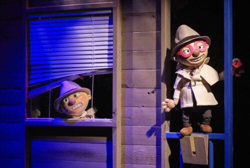 Tatu ja Patu ratkovat kinkkistä puolittajan tapausta Teatteri Hevosenkengässä Tatu-ja-Patu-etsivina_016