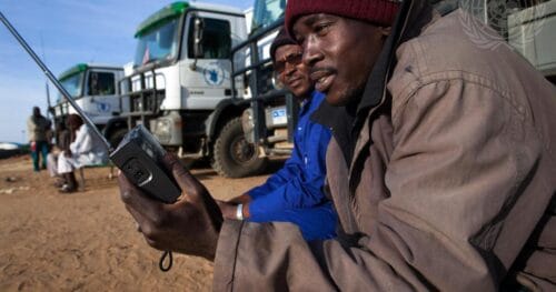 Sudanin tragedialle ei näy loppua. Amsterdamilainen radiokanava välittää lyhytaaltolähetyksin elintärkeää tietoa alueen siviileille