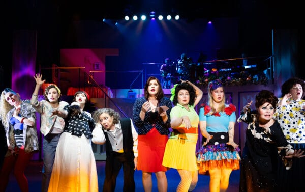 l0a0826lowresnaisia_hermoromahduksen_partaallariikka_hurri