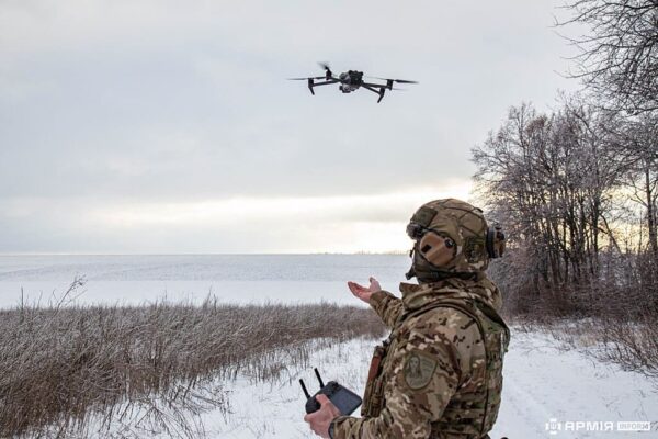 Venäjä on köyhyytensä kiukutteluun peittävä maa – sota Ukrainassa näyttää sen 1024px-ua-dpsu-mavic-operators-02