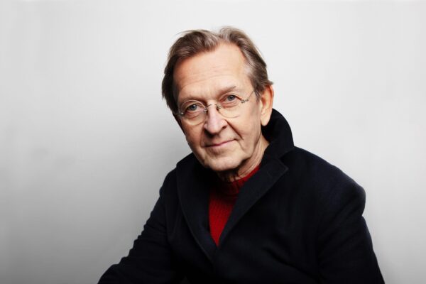 Lain kriitikko. Martti Koskenniemi sekä arvostelee että selittää kansainvälistä oikeutta suomalaisille koskenniemi-netti1