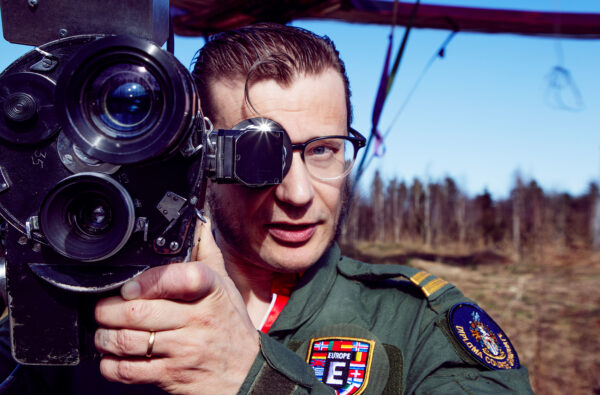 Anssi Kasitonni Cinematic Universe rakentuu leikin kautta kasitonni_c_nauska
