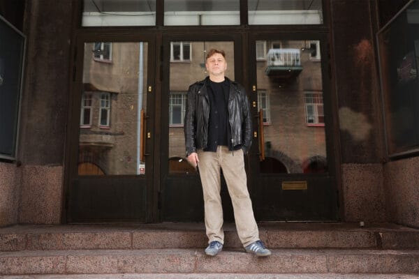 Venäjän hyökkäys Ukrainaan herätti näytelmäkirjailija Marius Ivaškevičiusin siihen, miten sodassa ihmisyys katoaa